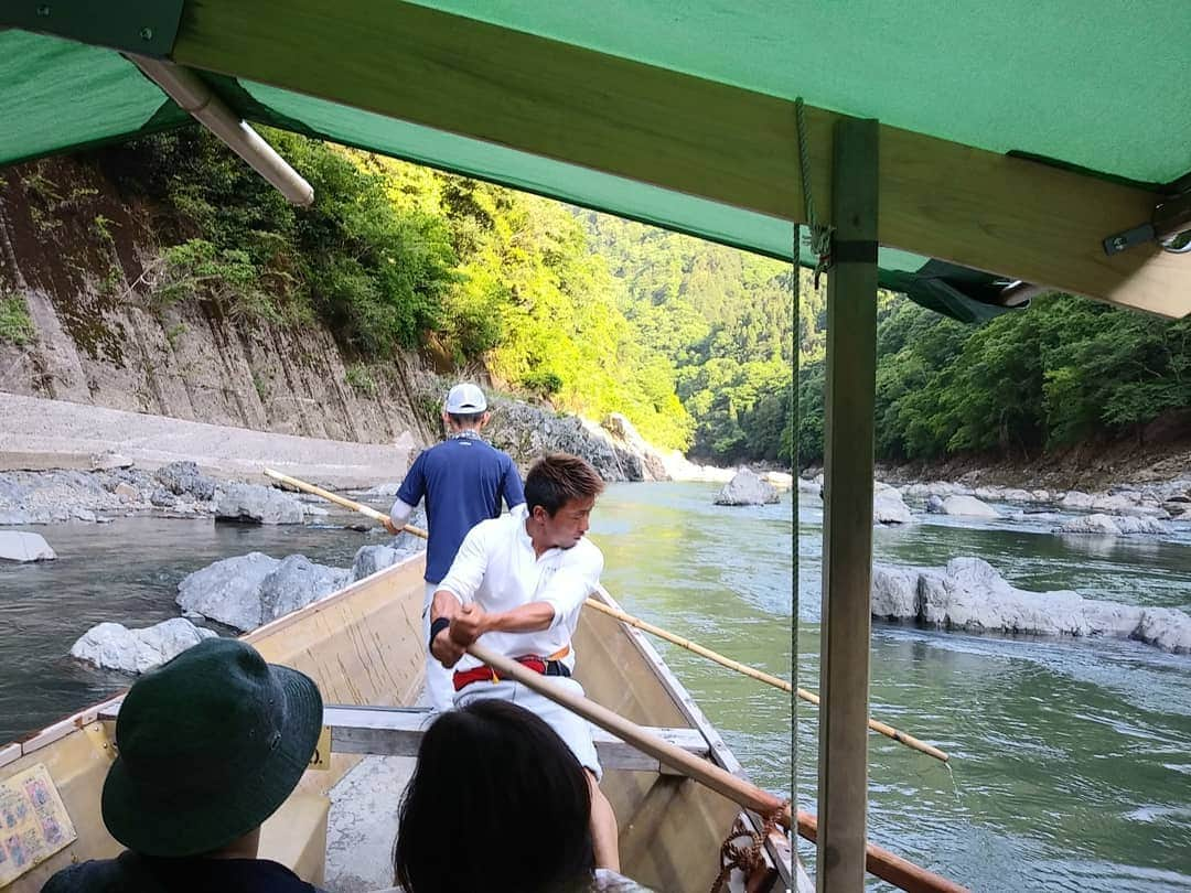 ぢゃいこさんのインスタグラム写真 - (ぢゃいこInstagram)「先日の嵐山遠足。 昼過ぎに友達も合流し、ずっと乗ってみたかったトロッコと保津川下り。 ※大興奮につき音量ご注意ください!!!!! #京都　#嵐山　 #トロッコ　#保津川下り #遠足　#大人の遠足」5月28日 23時59分 - dyaimeshi