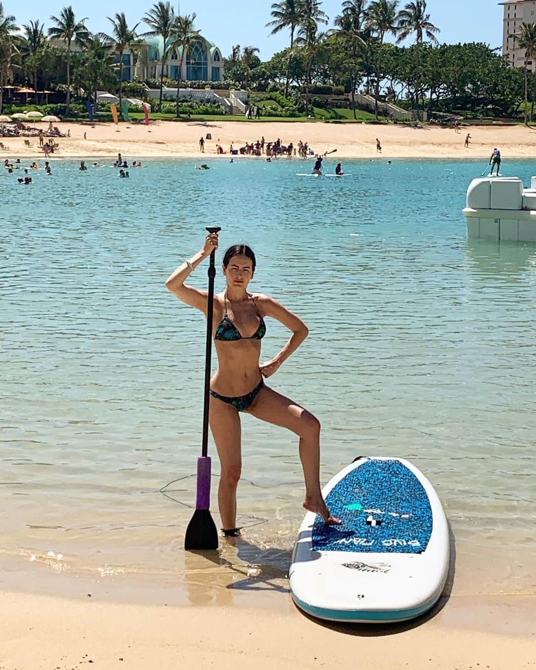 カミーラ・ベルさんのインスタグラム写真 - (カミーラ・ベルInstagram)「I officially conquered the paddle board. And I’m proud of it 💪🙌 #aloha #camillastravels #paddleboarding #praia #ferias #vacationmode」5月29日 0時09分 - camillabelle