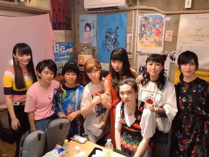 ザ・コインロッカーズのインスタグラム：「初パフォーマンス！🎸 #コイロカ蝉 のセトリは、  #憂鬱な空が好きなんだ  #月はどこに行った ？ #最後の蝉  メンバー👯‍♀️ 竹内月音 長妻美玖 菅野伊吹 髙橋菜月 寺田もも 山岸詩 染谷悠美 立花明音  #コインロッカーズ」
