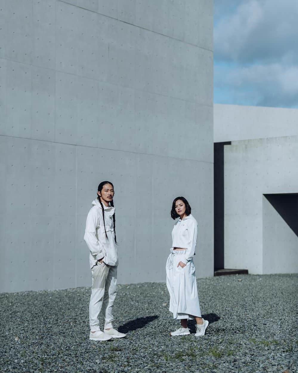 松島エミのインスタグラム：「Another in all white at this beautiful location with @waynelauchiwai ✨ #thenorthface」