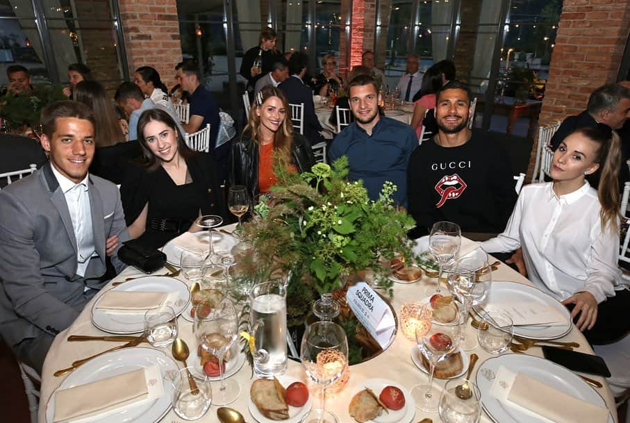 アタランタBCさんのインスタグラム写真 - (アタランタBCInstagram)「Cena di fine anno #Atalanta 🥂⚫️🔵 #GoAtalantaGo #Atalanta3uropa」5月29日 0時14分 - atalantabc