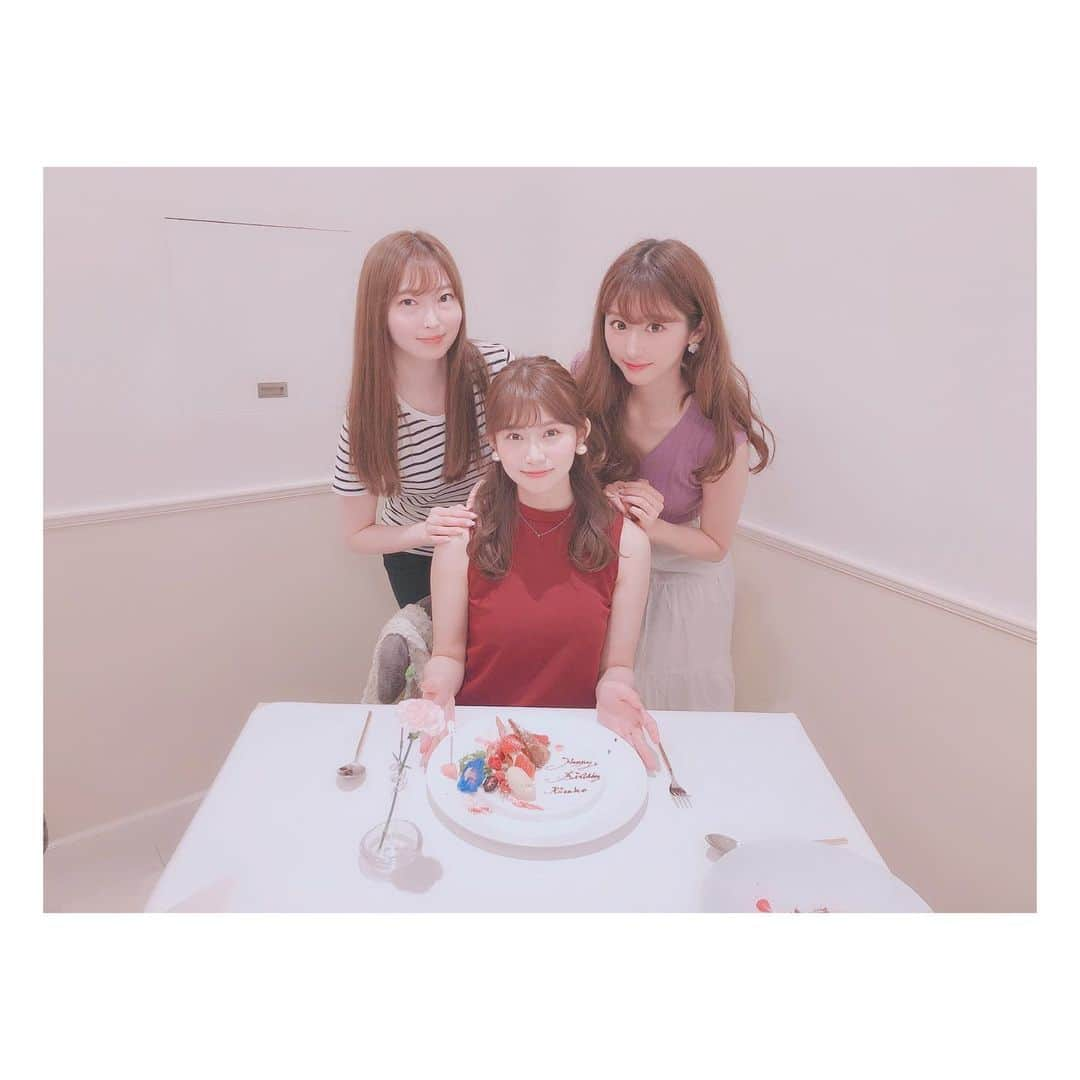 阿比留李帆さんのインスタグラム写真 - (阿比留李帆Instagram)「Risako Birthday🌹💕 * 今日5/29は理沙子のおたんじょうび🍰❤︎ 22歳おめでとう！🥰 もう10年近くいっしょにいるから いつ会っても落ち着くし どんなしょーもないことでも笑えるし 本当に大切な存在🥺❤️ おばあちゃんになっても、 ずっとお誕生日お祝いさせてね🍰 いつもありがとう、だいすき❤️」5月29日 0時25分 - riholiday717