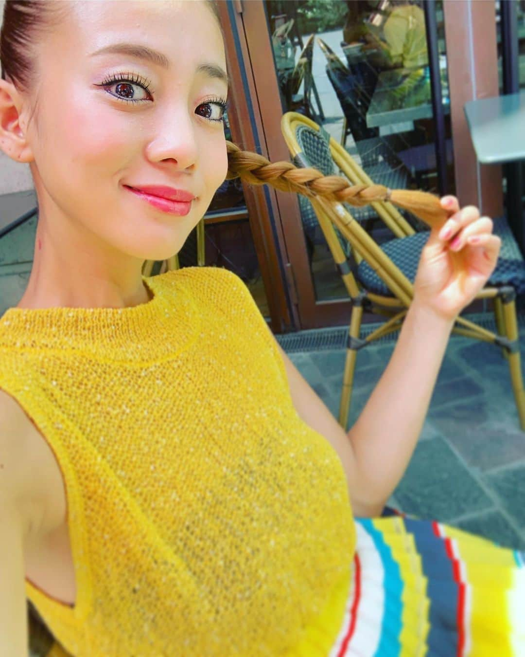 あびる優さんのインスタグラム写真 - (あびる優Instagram)「暖かい日のテラスランチは格別🌞🍝🍻💕 結局、自然光が1番盛れるかも📷😂👍 お洋服はタグ付けしてます😋🏷 おやすみなさい😴 #make#makeup#hair#hairmake#hairstyle#ponytail#sunnyday#happy#lunch#fashion#selfie#メイク#ヘアメイク#メイクアップ#ヘア#ヘアスタイル#ポニーテール#三つ編み#ファッション#晴天#真夏日#ランチ#幸せ」5月29日 0時35分 - yuabiru74