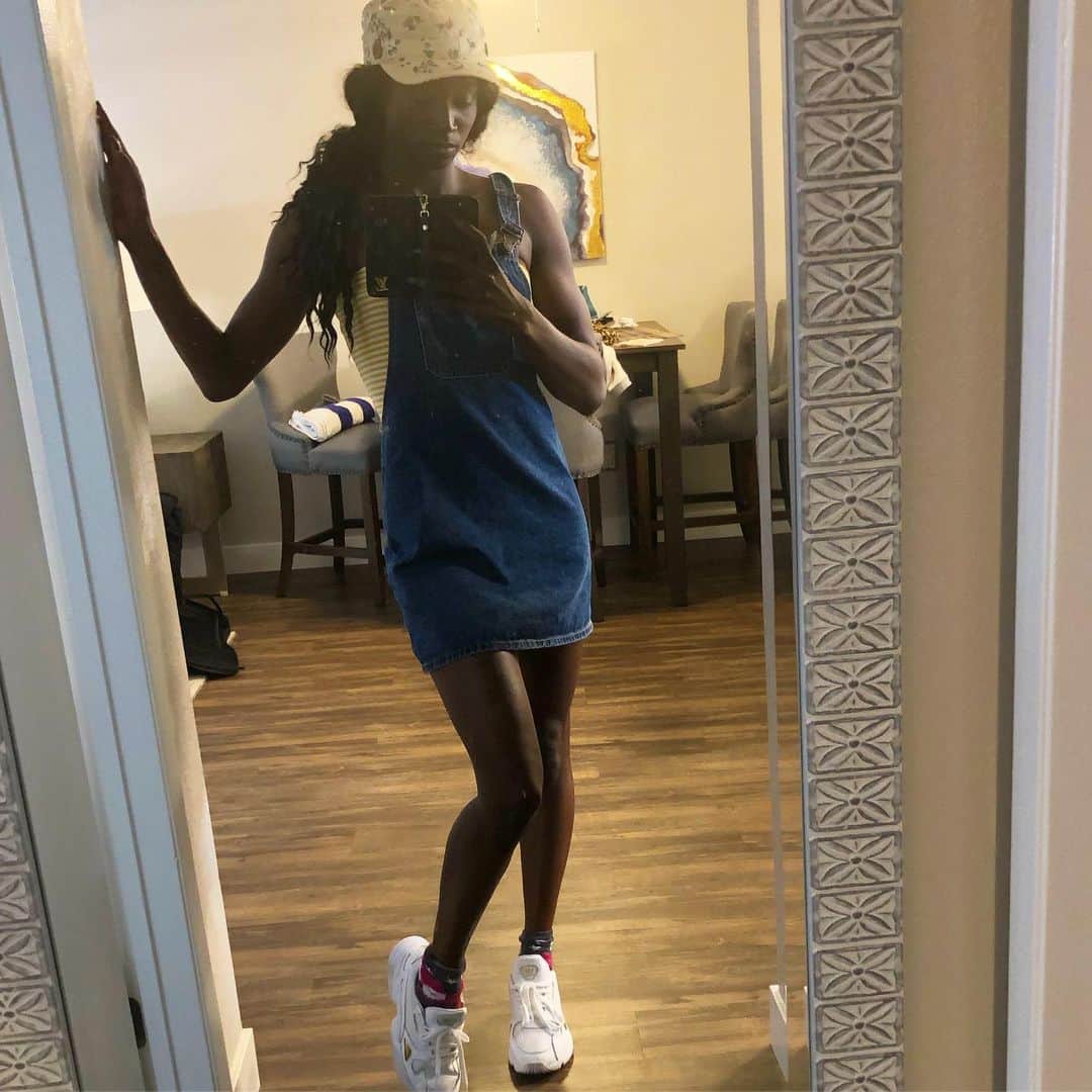 トーリ・ボウイのインスタグラム：「A Work in Progress🙌🏿❤️」