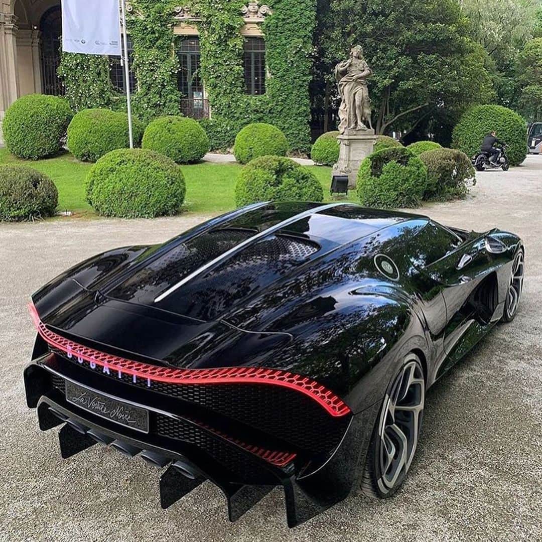 The Luxury Lifestyle Magazineさんのインスタグラム写真 - (The Luxury Lifestyle MagazineInstagram)「Bugatti La Voiture Noire priced at $18M USD 😍  By: @horsepower_hunters」5月29日 0時41分 - luxurylifestylemagazine