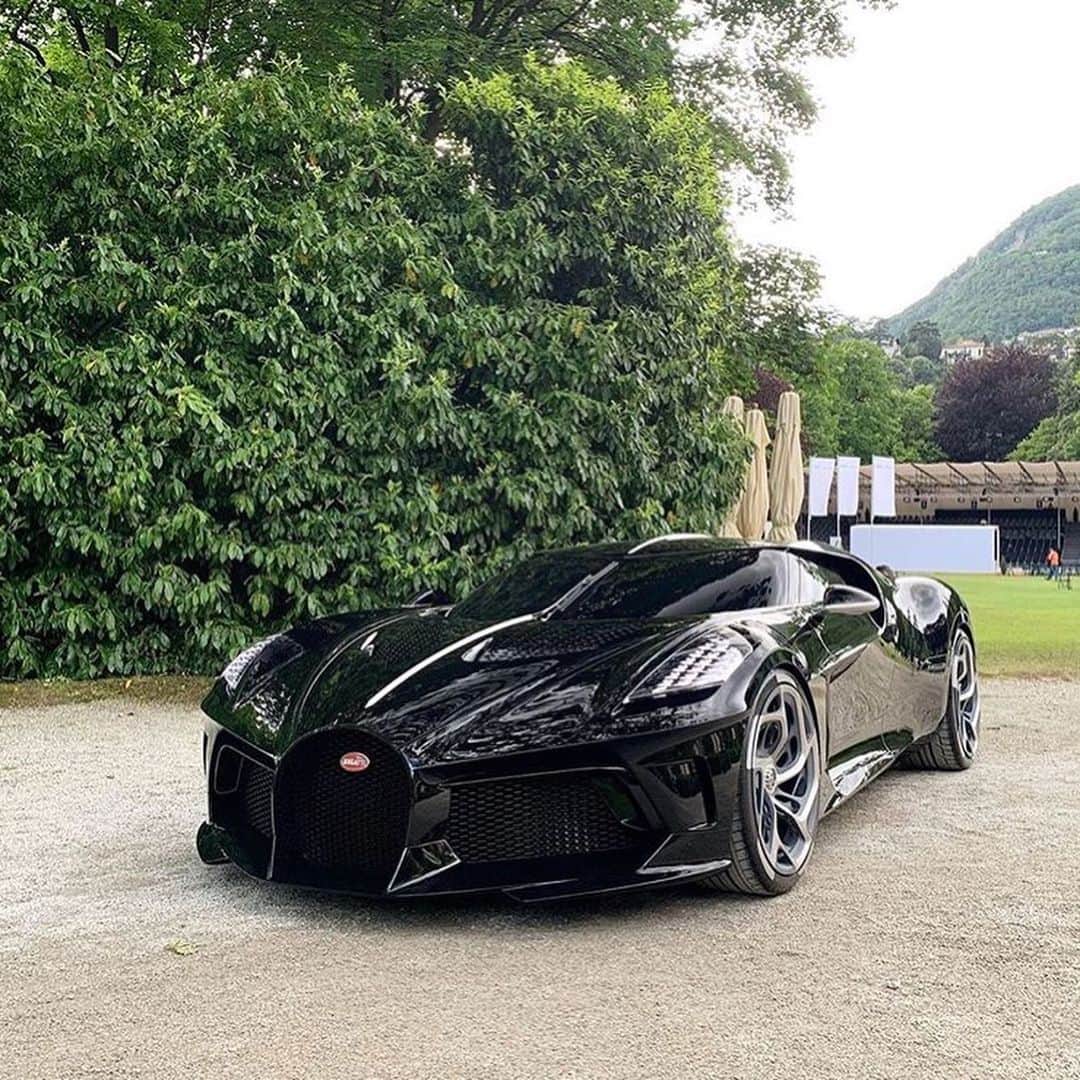 The Luxury Lifestyle Magazineさんのインスタグラム写真 - (The Luxury Lifestyle MagazineInstagram)「Bugatti La Voiture Noire priced at $18M USD 😍  By: @horsepower_hunters」5月29日 0時41分 - luxurylifestylemagazine