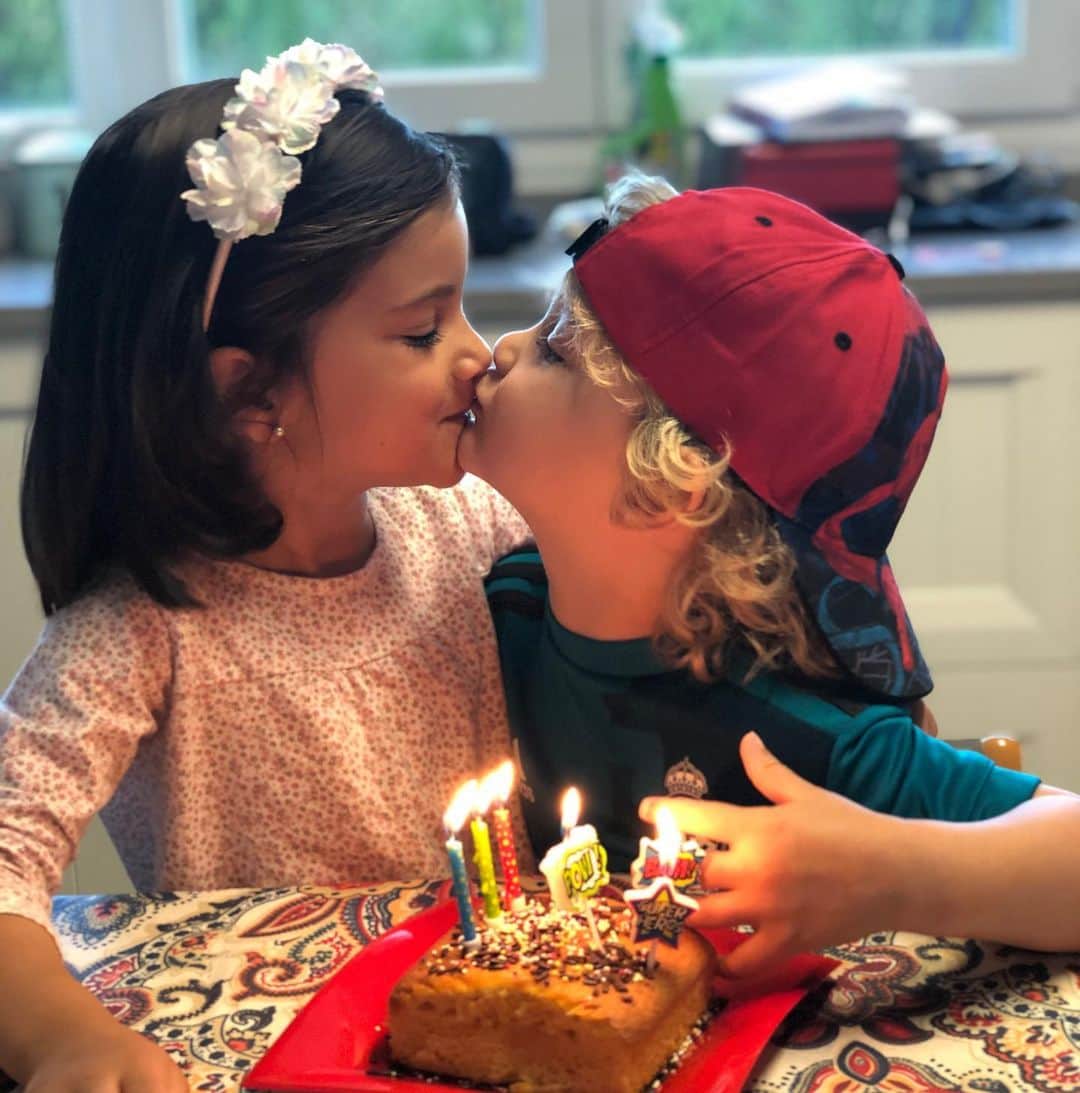 ホセ・イグナシオ・フェルナンデス・イグレシアスのインスタグラム：「Mayo siempre es especial! 🎂 #4👧🏻 #3👦🏼」