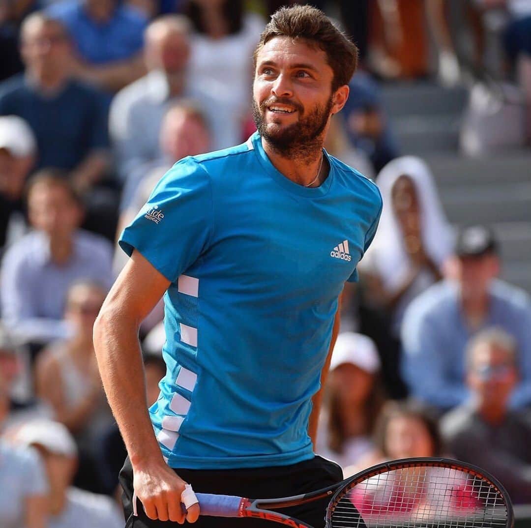 ジル・シモンのインスタグラム：「First Round ✅ ! 📸 : @fftennis #GillesSimon #RG19」