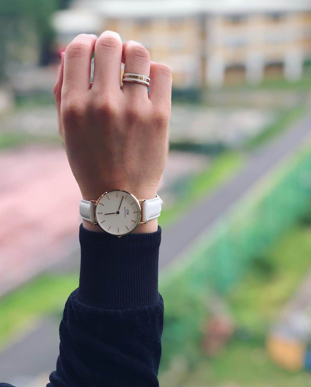 ララ・モリさんのインスタグラム写真 - (ララ・モリInstagram)「Avete visto la nuova collezione Classic Ring di @danielwellington ? Sono super eleganti e abbinati a con un orologio o bracciale DW sono davvero il 🔝 ! Usando il mio codice LARINADW potete usufruire del 15% di sconto sia online➡️ www.danielwellington.com  che in negozi DW. #DWcompletethelook」5月29日 0時55分 - larina26