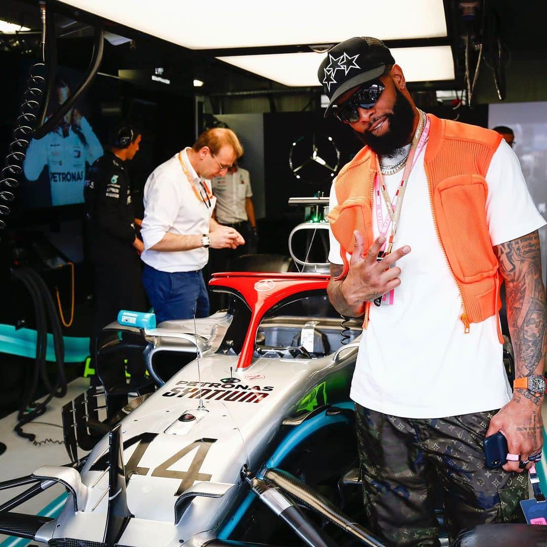 MERCEDES AMG PETRONASさんのインスタグラム写真 - (MERCEDES AMG PETRONASInstagram)「⭐️🏈 @obj adding some extra star power to our #MonacoGP garage, cheering on his bro @lewishamilton 👊 • #MercedesAMGF1 #Mercedes #AMG #F1 #PETRONASmotorsports #OBJ #OdellBeckhamJr #NFL @nfluk @clevelandbrowns」5月29日 1時03分 - mercedesamgf1