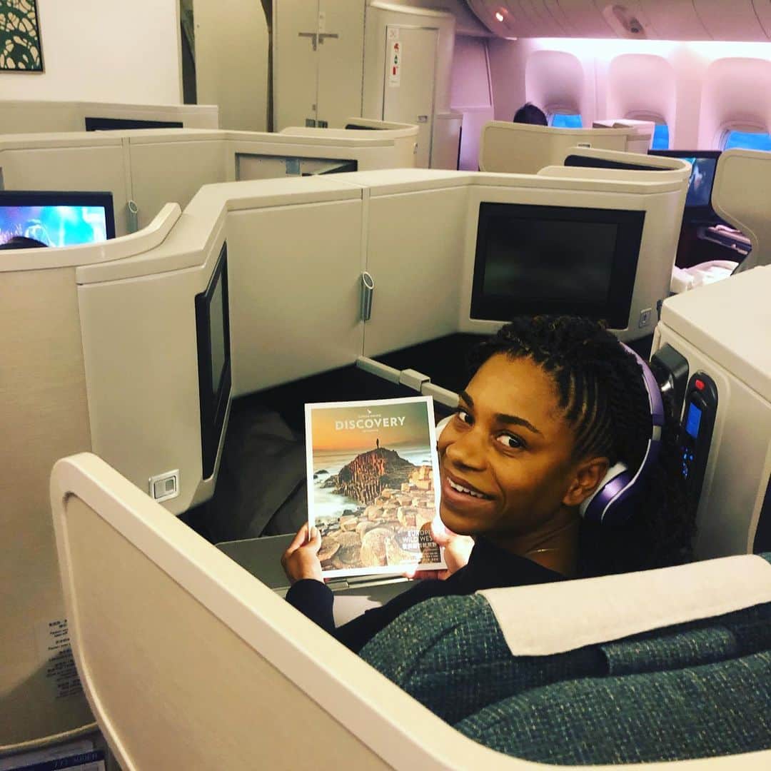 Kelly McCrearyさんのインスタグラム写真 - (Kelly McCrearyInstagram)「Greetings, from my comfy corner. 🤗 Best way to spend 15 hours in the air. Thank you @cathaypacific!! #cathaypacific #movebeyond #travelpartner @howelltalentrelations」5月29日 1時04分 - seekellymccreary