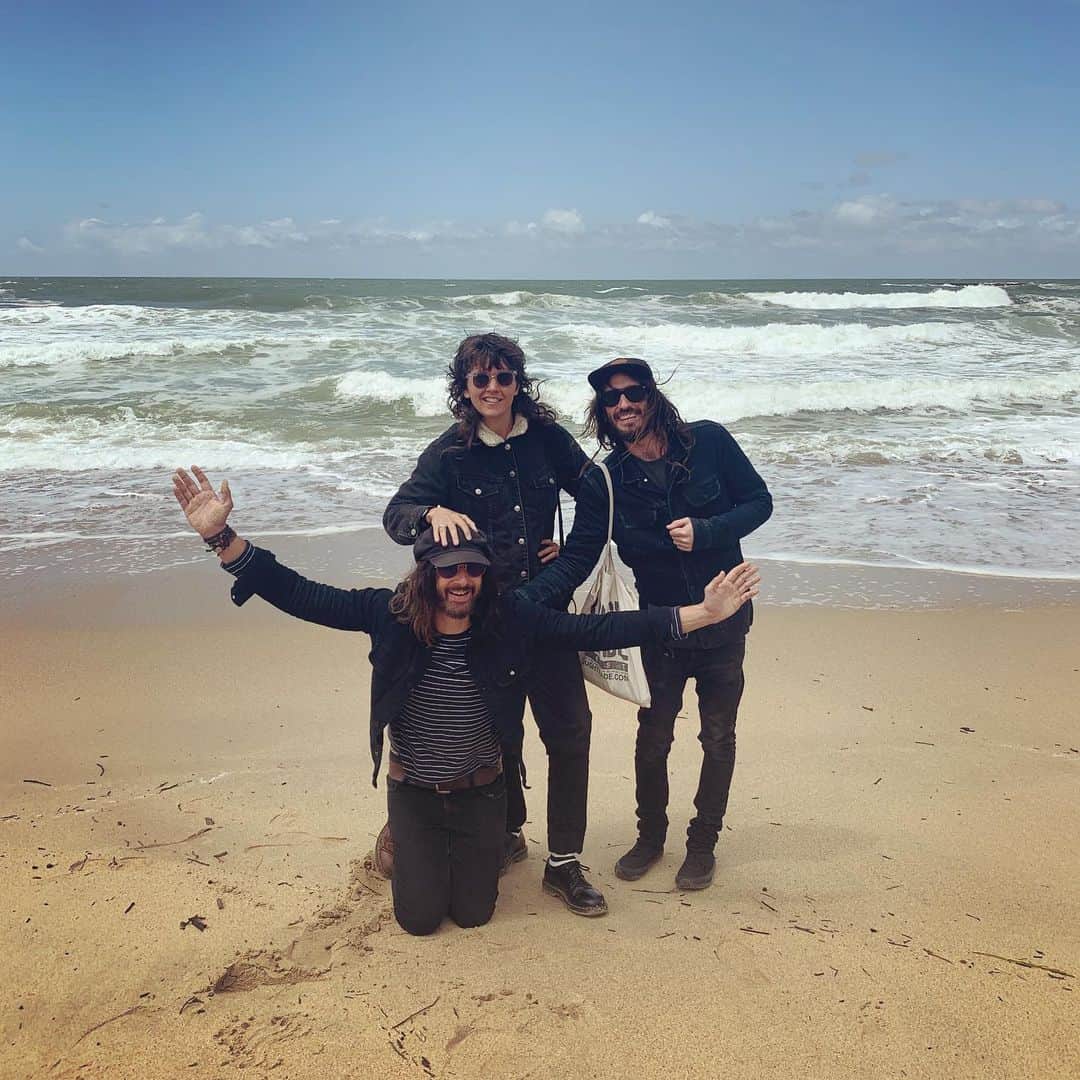 コートニー・バーネットのインスタグラム：「Biarritz bitches❤️Photo by @used_eyebrows」