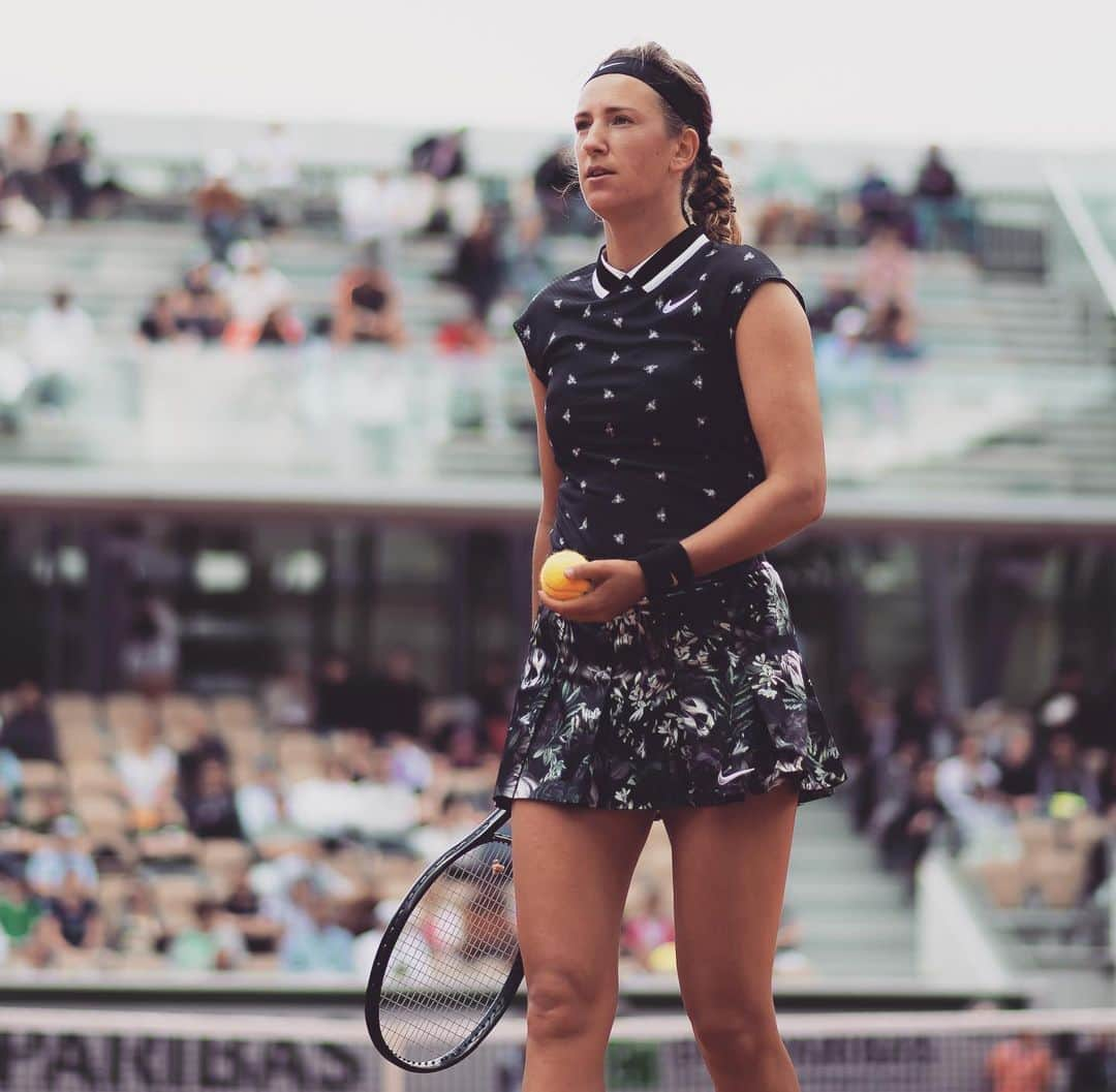 ビクトリア・アザレンカさんのインスタグラム写真 - (ビクトリア・アザレンカInstagram)「🎾 🌺 🐝  #RG19」5月29日 1時08分 - vichka35