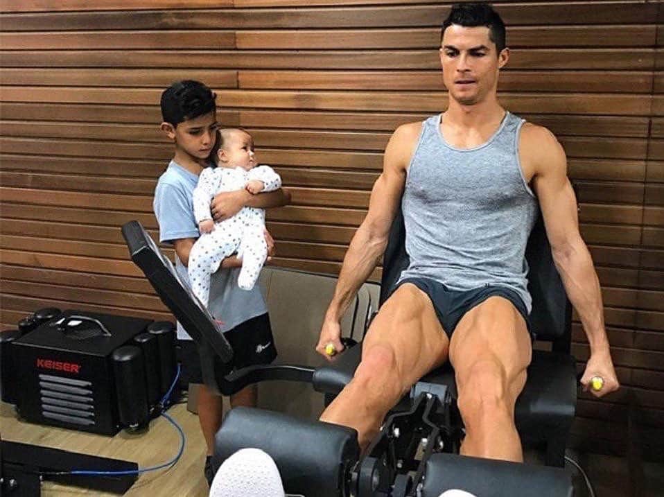 カルロス・テベスのインスタグラム：「Caption this」
