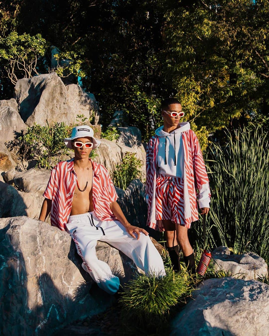 Fashion Weekさんのインスタグラム写真 - (Fashion WeekInstagram)「Summer on the rocks, please. 😎 #MBFWA photo by @madiatkins during @double_rainbouu's Resort 2020 presentation for @fashionweekaus」5月29日 1時13分 - fashionweek