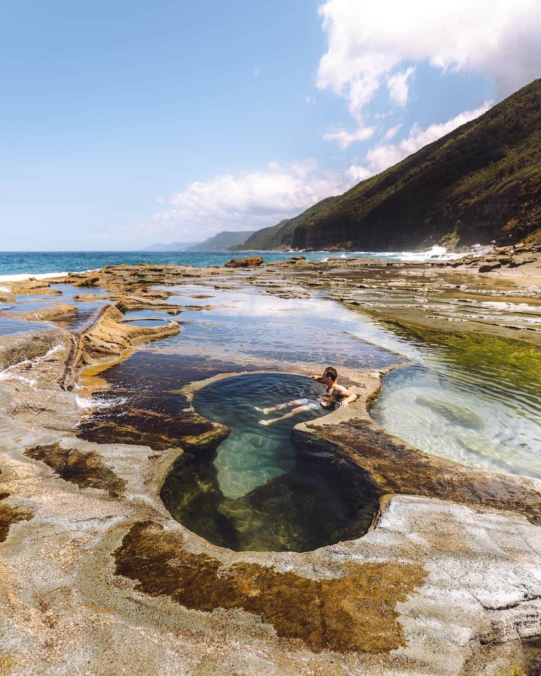 SNAPCHAT@JASONVANMIERTのインスタグラム：「Kicking back in the Figure 8 Pools. ⠀ If you want to visit these pools, make sure you pick a day with a small swell and when it’s low tide so you can avoid a large wave coming through and washing you out of the pools and dragging you across the rocks. 🌊😦🤕」