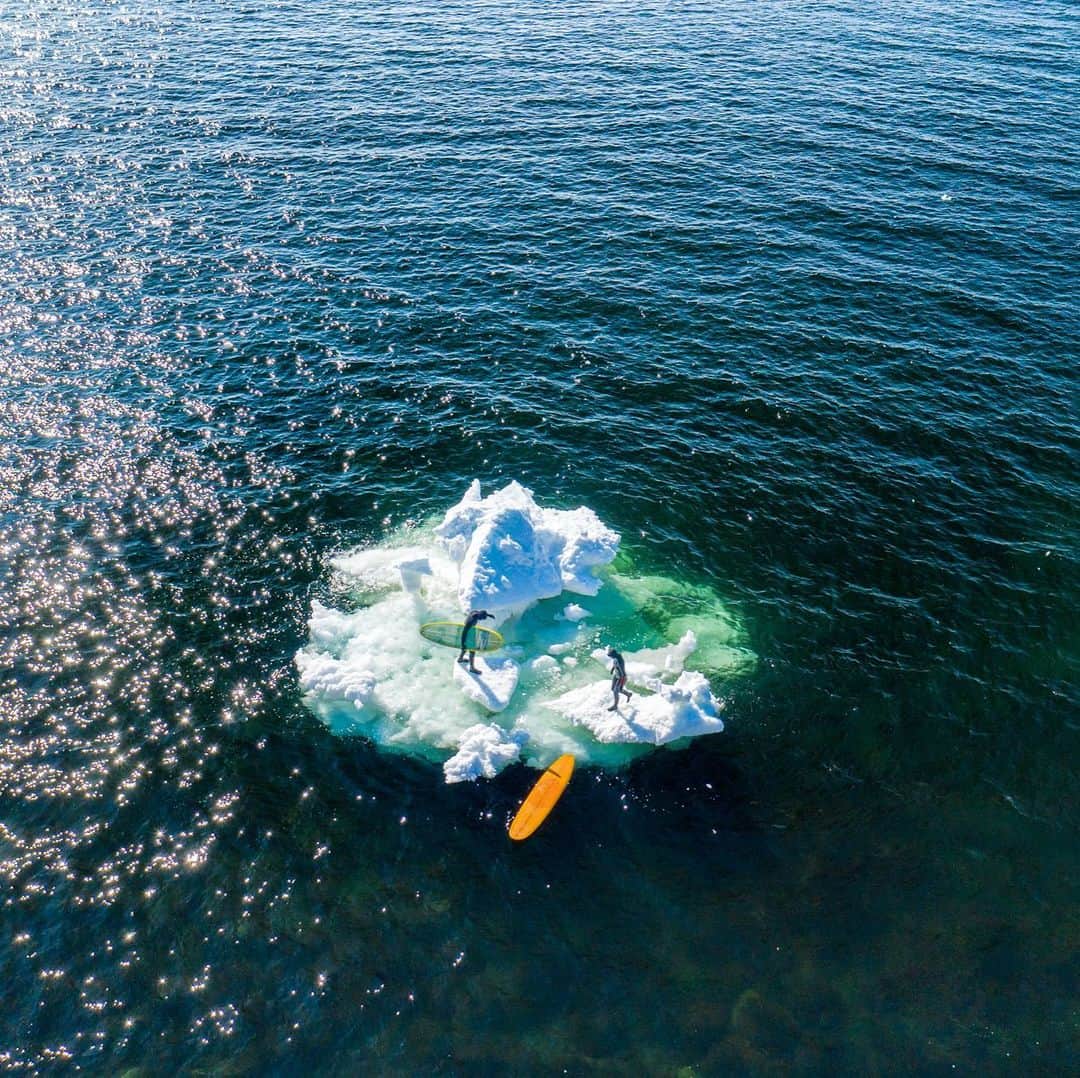 クリス・バーカードのインスタグラム：「A surfboard may just be one of the most useful tools for exploration. Especially when the waves are ankle high. We found no surf in Hokkaido.. it was especially hard to bare after 48 hours or driving & ferry rides. But that didn’t stop us from getting in the water & exploring the pack ice.  @annaehrgott @nolecossart  @prana」