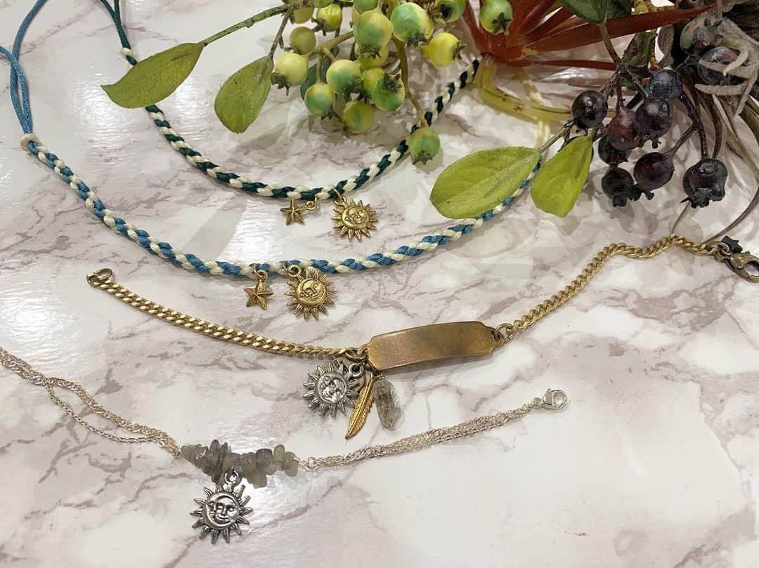 BOX CHARM Industryさんのインスタグラム写真 - (BOX CHARM IndustryInstagram)「. 夏が近づいて来て アンクレットの人気が出てきました💗🌈 サテンコードでつくると 水にも強くおすすめです🙂 . チェーンでのおつくりも出来ます💗 . . .  #boxcharm  #boxcharmindustry #osaka#LUCUA1100 #accessory #charm #jewelry #handmade #original#bracelet #earring#necklace#ring #大阪 #梅田 #ルクアイーレ #5階#ボックスチャームインダストリー #アクセサリー#チャーム #手づくり#オリジナル#ブレスレット #アンクレット#ペア#サマー#夏」5月29日 10時41分 - bcindustry_