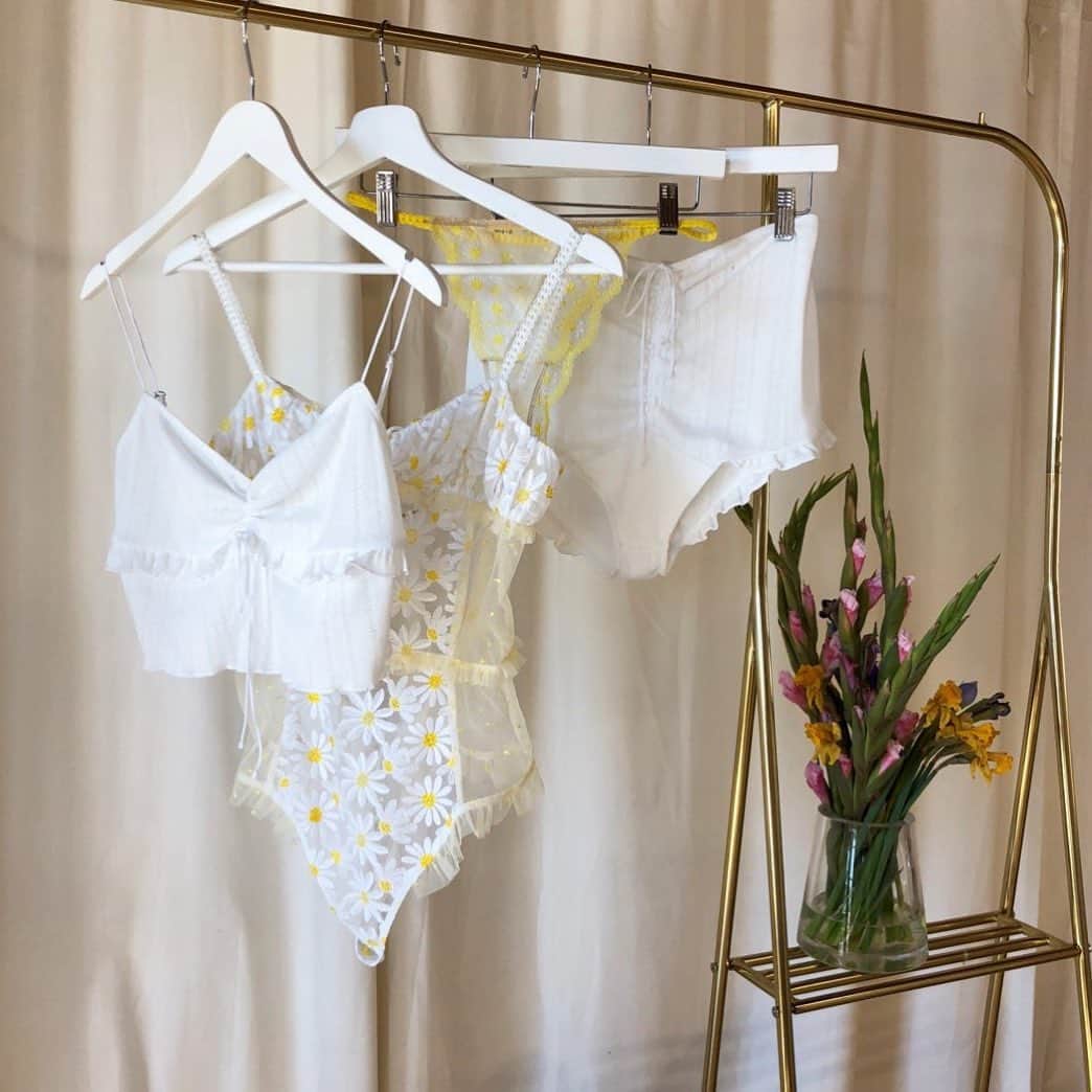 For Love & Lemonsさんのインスタグラム写真 - (For Love & LemonsInstagram)「Too cute for just staying in.....but you could totally just stay in | #summer19」5月29日 10時53分 - forloveandlemons