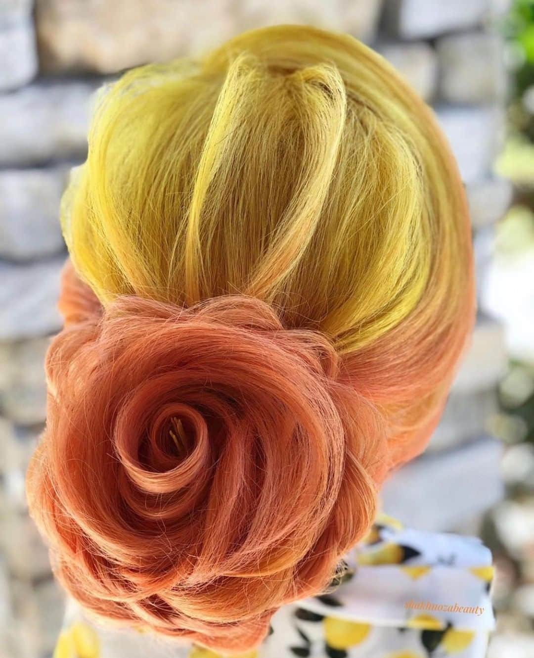 CosmoProf Beautyさんのインスタグラム写真 - (CosmoProf BeautyInstagram)「Our #LTCawards Ready #hairoftheday goes to @shakhnozabeauty for her golden hair rose styled with @sexyhair Powder Play Lite, @schwarzkopfusa Volume Up, and @bedheadbytigi Headrush --- 👇 Rules Below!👇 1️⃣Tag your photo #LTCready #cosmoprofbeauty #licensedtocreate 2️⃣Show us your red carpet ready, high-fashion style against an uncluttered background (bonus points if you incorporate our black & gold colors)✨ 3️⃣Mention any products used to color or style the hair --- #repost #shakhnozabeauty #redcarpetlook #ltcawardsglam #redcarpetglam」5月29日 11時00分 - cosmoprofbeauty