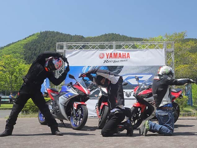 ヤマハ バイクさんのインスタグラム写真 - (ヤマハ バイクInstagram)「「YZF-R3/R25 オーナーズフォトツアー」 #5月11日#京都#日吉ダム#駐車場#開催しました #南丹市 #参加無料 #R25#人文字 #YZFR25#YZFR3 #オーナーズフォトツアー 次回は #6月1日#静岡#ヤマハコミュニケーションプラザ #ヤマハが好きならどなたでも参加OK #R25を晒す#R3を晒す #japanriders #bike_japan #バイク男子」5月29日 11時25分 - yamaha_bike