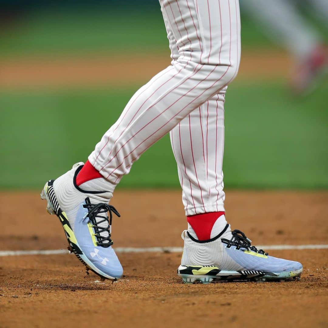 Under Armourさんのインスタグラム写真 - (Under ArmourInstagram)「First look at the #Harper4. @bryceharper3 debuts his new signature cleat by honoring those that have fallen. #WEWILL」5月29日 11時44分 - underarmour