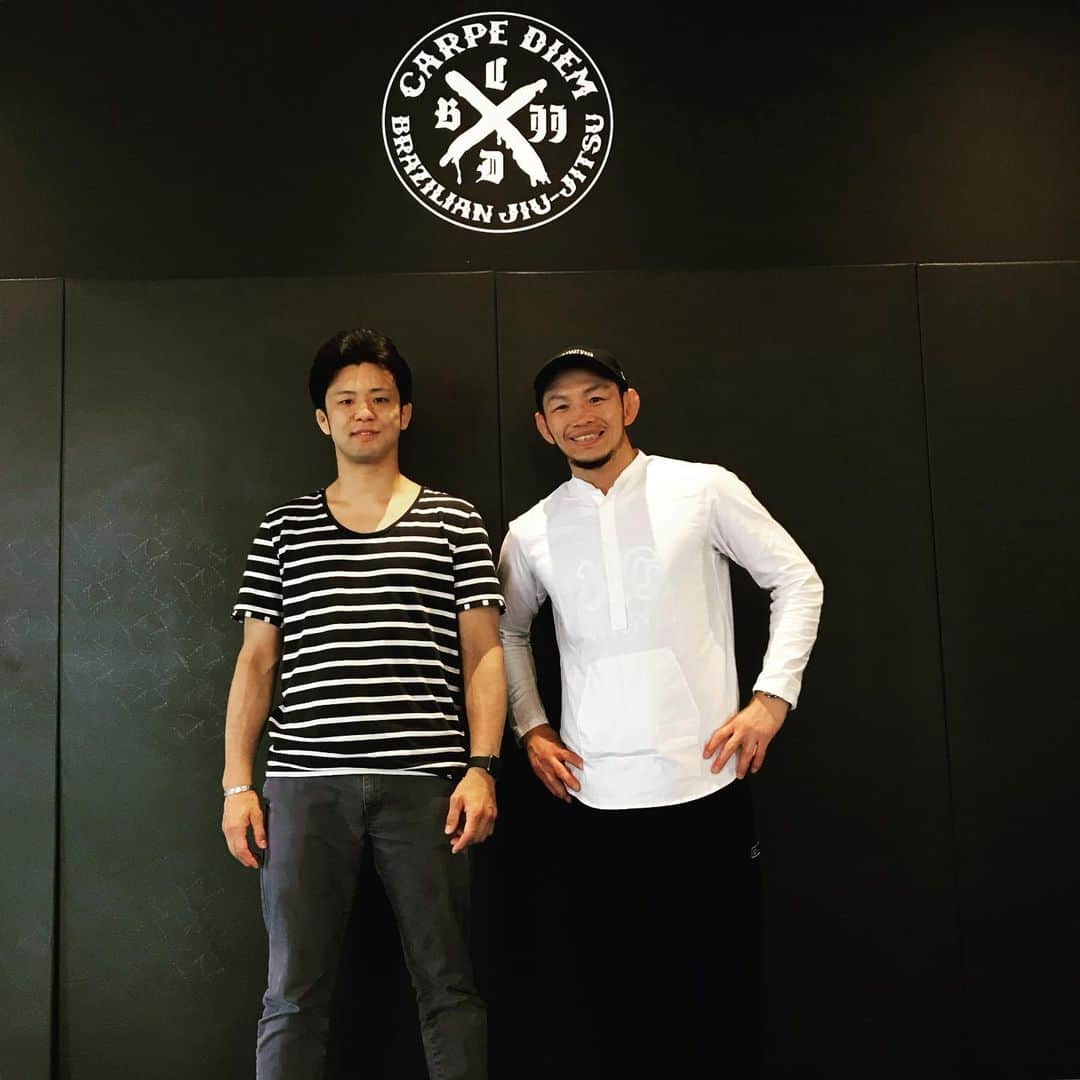 宇野薫のインスタグラム：「CARPEDIEM LONDON 玉木さんにご挨拶に伺いました。  久しぶりにお会いできて嬉しかったです。次回は是非練習に参加させてください。 ありがとうございました！  #carpediembjjlondon  #onehundredathletic #100athletic #unocaolshowten #caoluno #unodojo #宇野薫」