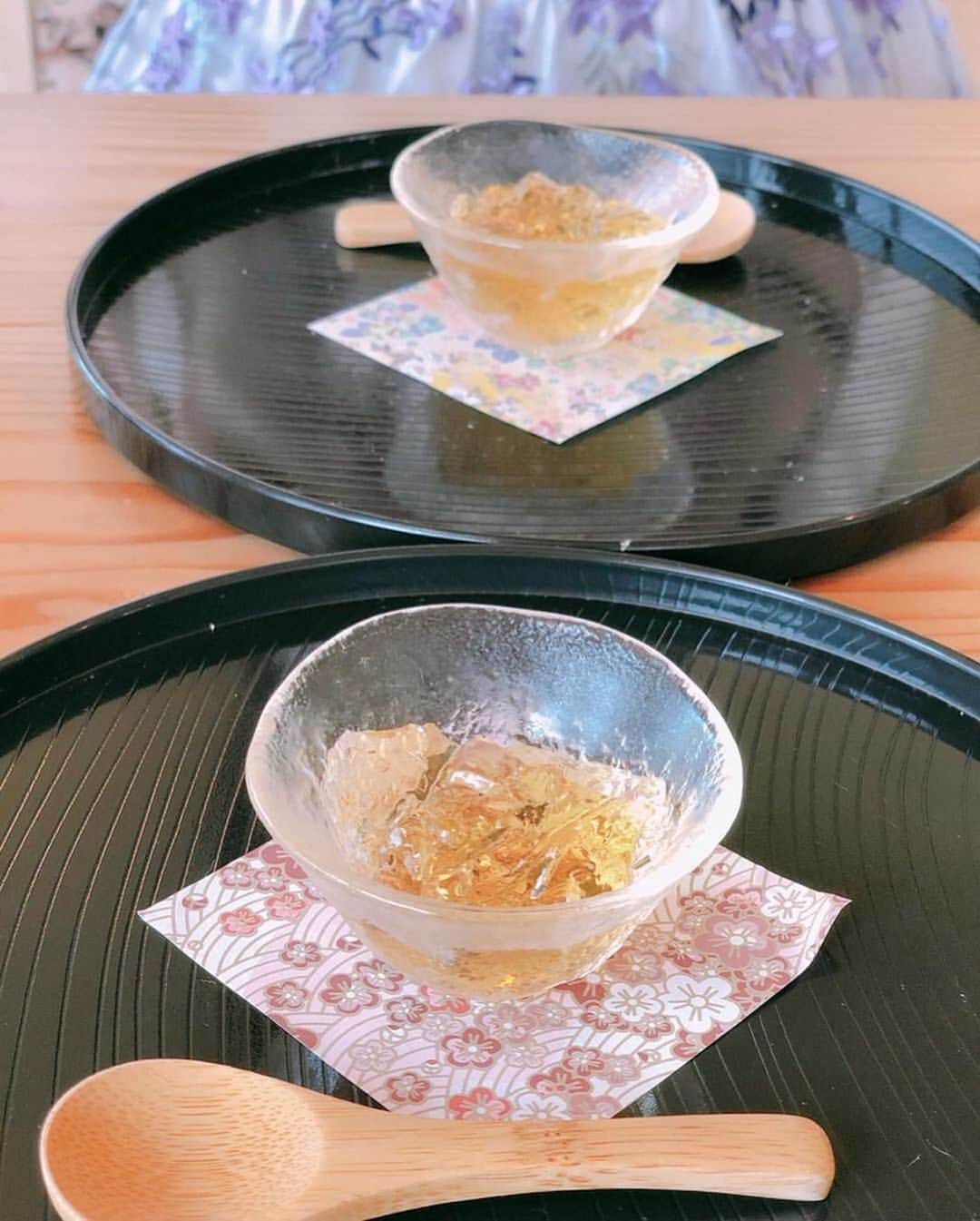 LeTRONC ルトロンさんのインスタグラム写真 - (LeTRONC ルトロンInstagram)「【舞妓飯 嵐山店 / 京都】﻿ .﻿ 京都の嵐山を眺めながら料理を楽しめる絶景スポットにある「舞妓飯(まいこはん)」👘﻿ 好きなものをちょっとづつたくさん楽しめる、完全予約制の「16色のひとくち串天ぷら膳」✨﻿ お店こだわりの野菜8本に、残りは20種類の中から好きな天ぷらを選べるスタイル。コースには鯛の出汁から作った土瓶蒸しもあり、ご飯にかければ贅沢なお茶漬けに。デザートの自家製梅酒ゼリーは口の中をさっぱりとしめてくれます🍸﻿ ぜひ味わいに行ってみてくださいね😋﻿ .﻿ 📍京都府京都市右京区嵯峨柳田町45-1﻿ .﻿ 📷写真・情報提供：@chii5951さん﻿ 素敵な投稿をありがとうございます✨﻿ .﻿ \ 一緒にルトロンinstagramを盛り上げませんか？🙋‍♀️ /﻿ #ルトロン で素敵なおでかけ体験をシェアしてくれる方を大募集しています♪投稿内容は、instagramで紹介させていただきます☺️﻿ .﻿ #letronc #japan #kyoto #舞妓飯 #舞妓飯嵐山店 #maikohan #16色のひとくち串天ぷら膳 #天ぷら #tempura #土瓶蒸し #梅酒ゼリー #コース料理 #完全予約制 #予約制 #予約制ランチ #関西 #関西グルメ #京都 #京都グルメ #嵐山 #嵐山グルメ #グルメ #グルメ女子 #グルメ部 #グルメ巡り #グルメ女子と繋がりたい #グルメな人と繋がりたい」5月29日 12時05分 - letronc.m