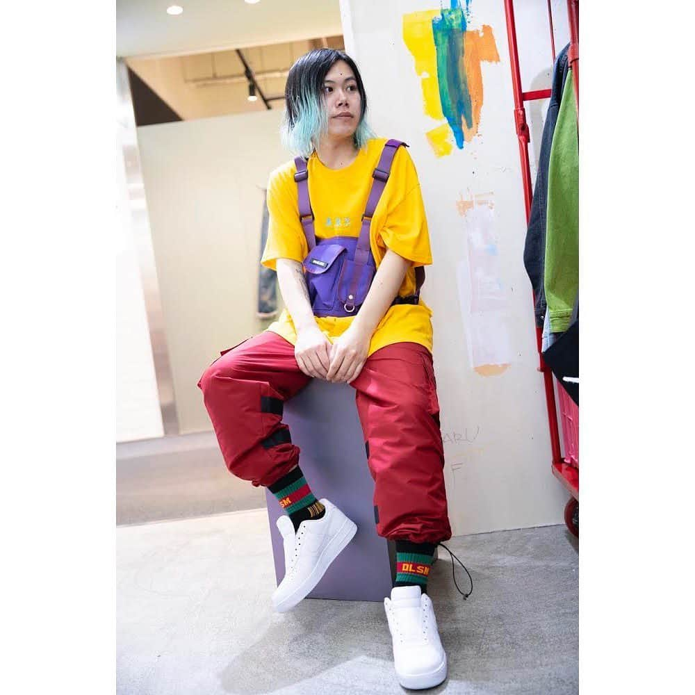 Laforet HARAJUKUさんのインスタグラム写真 - (Laforet HARAJUKUInstagram)「DLSM / 3F T-SHIRT ￥7,020 PANTS ￥12,420 CHEST BAG ￥7,560 ※all tax in . 【📍ラフォーレで働くメンズスタッフ📍】 name_329 height_175cm bloodtype_A チェストバッグをアクセントにしたカラフルなスタイリング💡 全体的に大きめシルエットのラフな雰囲気も◎ . #LAFORETSTYLE #2019ss #fashionsnap #street #mensfashion #dlsm #tokyo #laforet #harajuku #laforetharajuku #ファッションスナップ #イケメン #ストリートスタイル #チェストバッグ #ディーエルエスエム #東京 #ラフォーレ #原宿 #ラフォーレ原宿 #도쿄 #일본 #하라주쿠 #패션 #핑크」5月29日 12時00分 - laforet_h