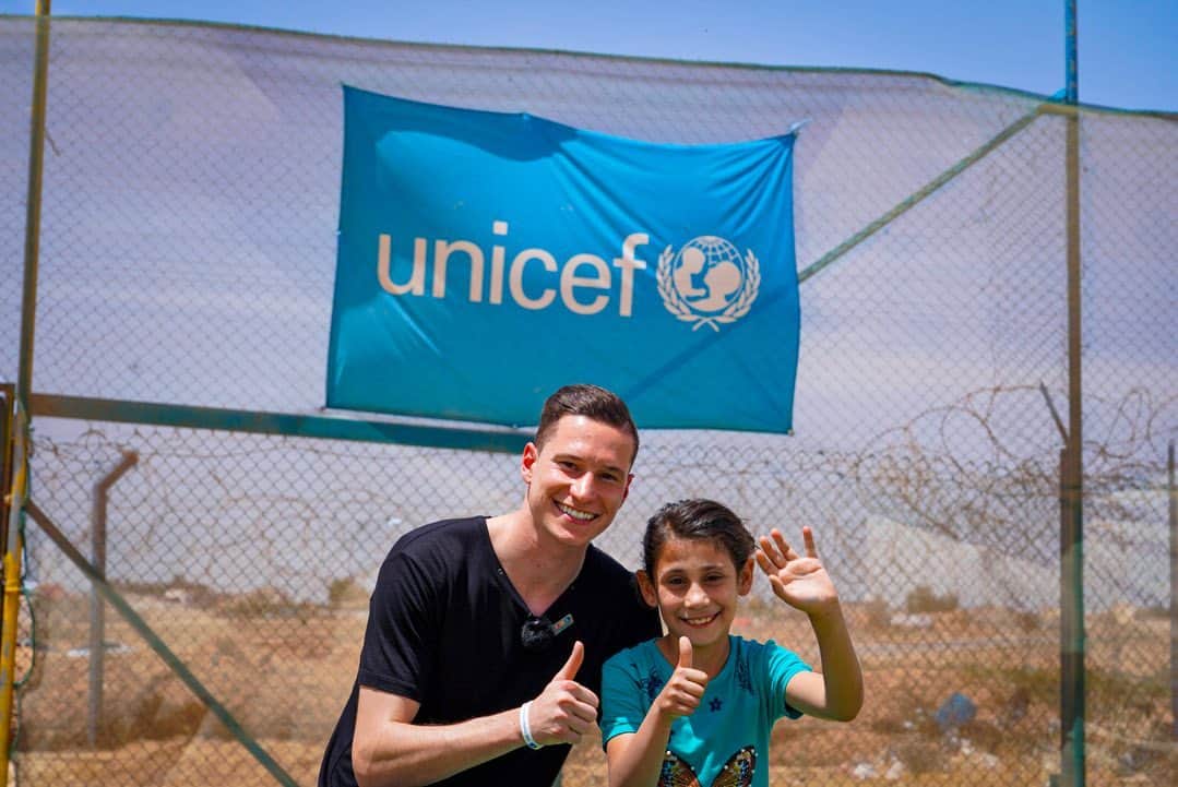 ユリアン・ドラクスラーさんのインスタグラム写真 - (ユリアン・ドラクスラーInstagram)「Unser zweiter Tag in Zaatari mit diesen mutigen und großartigen Kindern // Notre deuxième journée à Zaatari avec beaucoup d'enfants beaux et courageux // Our second day in Zaatari with a lot of brave and beautiful children • • • • • @unicef_deutschland @rtlwirhelfenkindern #kindheitbrauchtfrieden #jordan #amman #zaatari #jdx」5月29日 3時13分 - draxlerofficial
