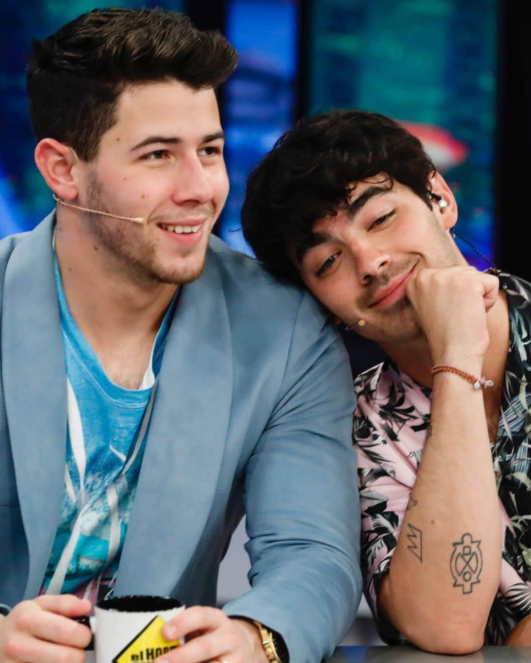 Just Jaredさんのインスタグラム写真 - (Just JaredInstagram)「The @jonasbrothers - @nickjonas, @joejonas, and @kevinjonas - make an appearance on @elhormiguero together to promote their new album! #JonasBrothers #NickJonas #JoeJonas #KevinJonas Photos: Splash News」5月29日 3時11分 - justjared