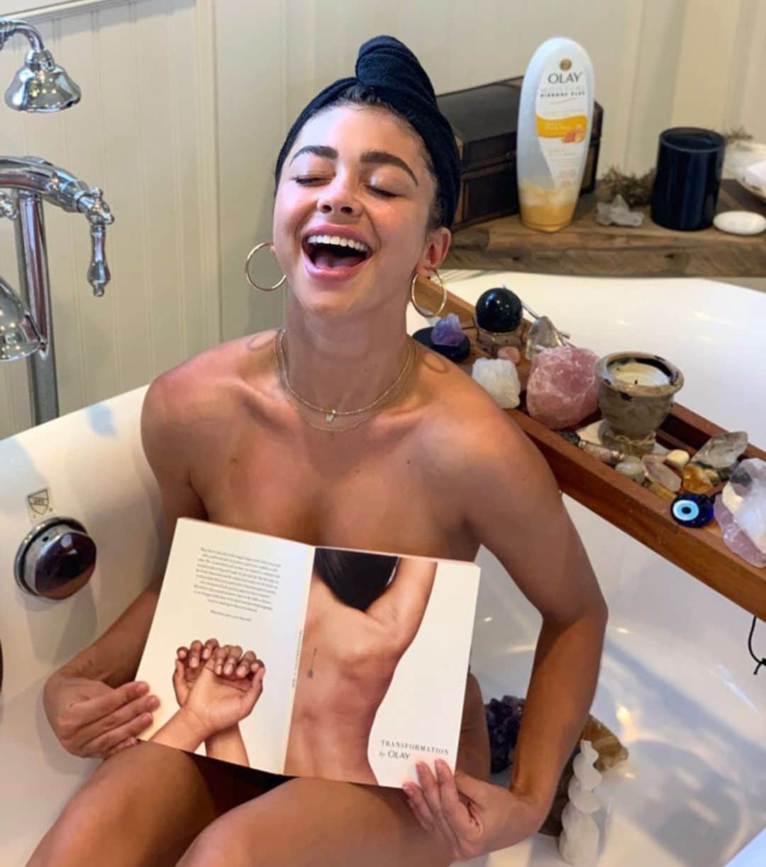 サラ・ハイランドさんのインスタグラム写真 - (サラ・ハイランドInstagram)「Guess what arrived in the mail today?? I finally get to take a bath with my crystals and the incredible waterproof bath book that I partnered with @Olay to produce for the #SkinTransformed shoot! **JUST ADD WATER!** 😂 This bath book captures my #SkinTransformed story and how amazing my skin looked after the #OlayBodyWashChallenge. It will be my daily reminder to pause and take time for myself even though I’m done with the challenge. The book celebrates owning skin transformation, not feeling guilty about fitting time in for yourself and also indulging in a one-of-a-kind bath with @Olay Ribbons. This is your last chance to enter to win a copy of the book, so make sure to visit bit.ly/SarahHyland11 by 5/31!  #OlayPartner」5月29日 3時15分 - sarahhyland