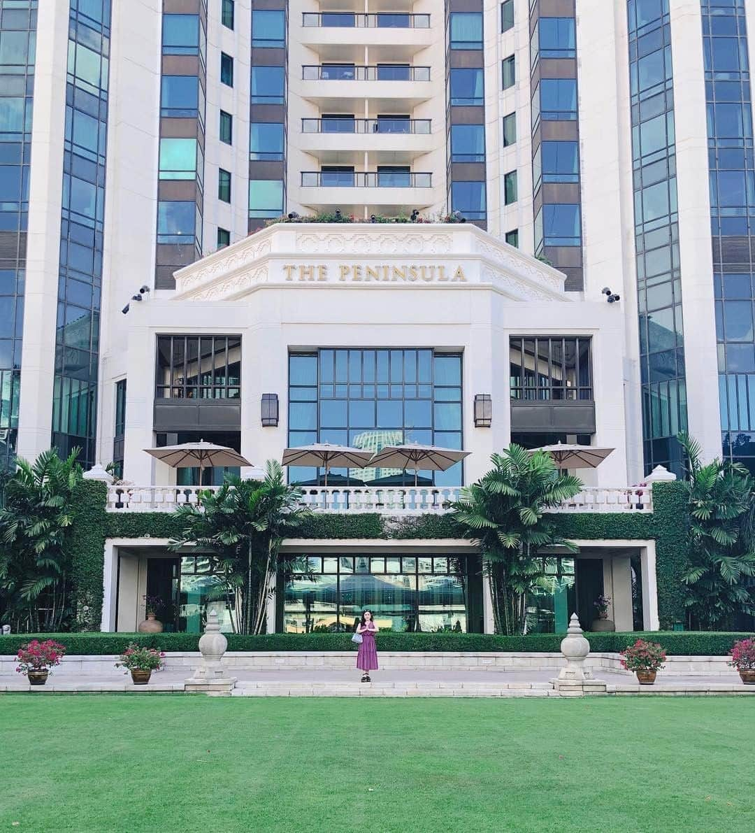 The Peninsula Hotelsさんのインスタグラム写真 - (The Peninsula HotelsInstagram)「@a1srsy127 captures the gleaming facade of @thepeninsulabangkok. . . . . . . . #peninsulahotels #luxuryhotels #luxuryhotelexperience #luxurytravel #travel #beautifuldestinations #welltraveled #traveldiaries #jetset #jetsetter #hotel #hotellife」5月29日 3時20分 - peninsulahotels