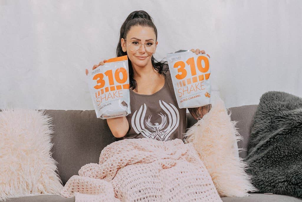 ジェイワウさんのインスタグラム写真 - (ジェイワウInstagram)「Shake things up a lil bit! Try a different #310shake flavor like chocolate or salted caramel- @310nutrition is like drinking milkshake without the guilt! It’s not just for weight loss- It’s the perfect junk food replacement. It’s 🌱 based, gluten, nut, dairy & sugar free! Find your favorite flavor today! #310ad #cleaneating」5月29日 3時26分 - jwoww