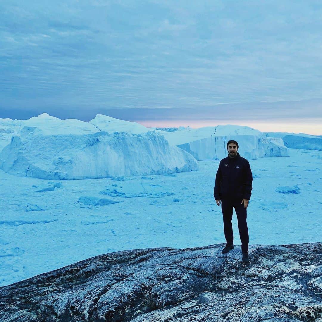 マチュー・フラミニのインスタグラム：「Words cannot express the emotion you feel when you witness climate change first hand. The Arctic is at the forefront of the warming and I’m astounded at the lack of commitment to halt and hopefully reverse this phenomenon. I’m personally committed to raising more awareness about this threat and the solutions that exist. #climatechange #greenland19 #worldeconomicforum #globalwarming」