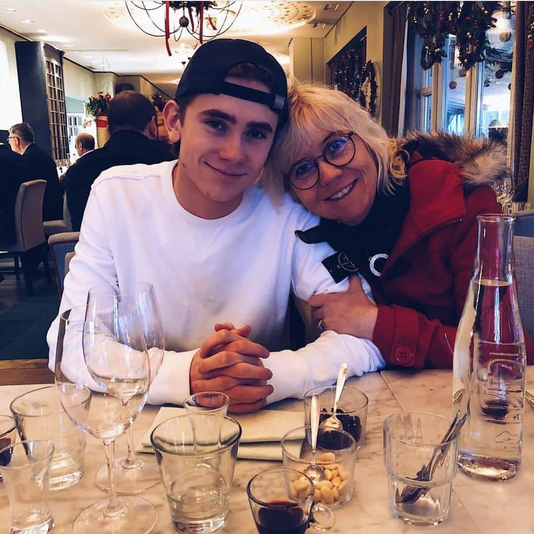 フェリックス・サンドマンさんのインスタグラム写真 - (フェリックス・サンドマンInstagram)「Moms “gosepojke” forever <3」5月29日 3時33分 - felixsandman