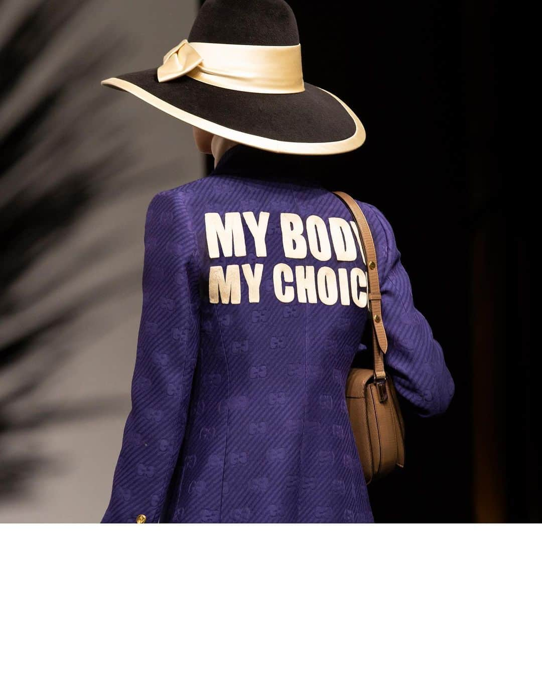 グッチさんのインスタグラム写真 - (グッチInstagram)「‘My Body My Choice’ is a feminist slogan from the 70s which appears on the reverse of this jacket seen before the #GucciCruise20 fashion show by @alessandro_michele. This piece echoes the Creative Director’s continuing vision of freedom, equality and self-expression. Since founding @chimeforchange in 2013—the global campaign that represents and advocates for gender equality—@gucci has a longstanding commitment to women and girls by funding projects around the world to support sexual and reproductive rights, maternal health, and the freedom of individual choice. Learn more about the global partners for sexual and family health rights the campaign is donating to in 2019, which can be found in @chimeforchange’s link in bio. @museiincomuneroma #AlessandroMichele #MuseiCapitolini」5月29日 3時47分 - gucci