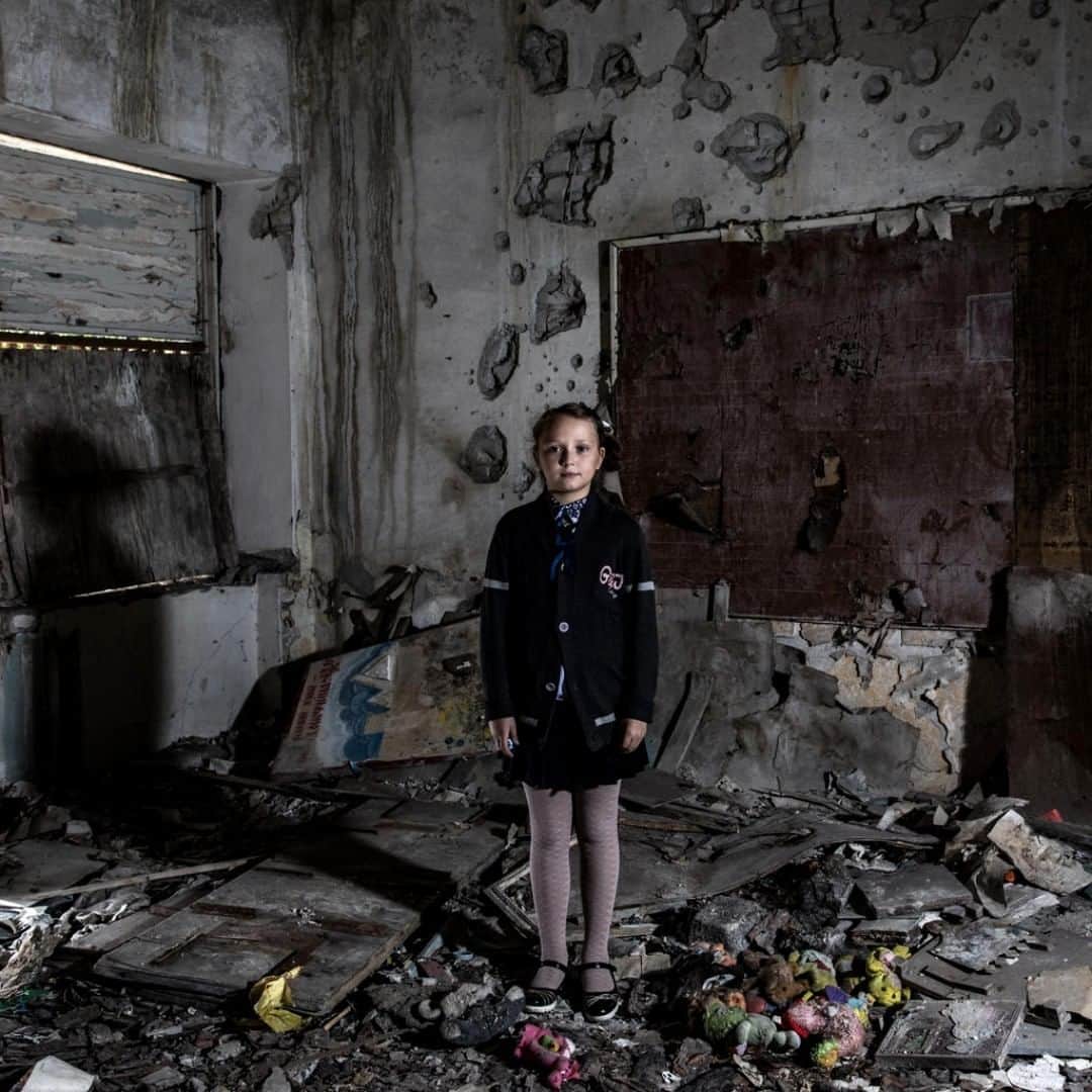 unicefさんのインスタグラム写真 - (unicefInstagram)「11-year-old Masha stands in a kindergarten classroom in eastern Ukraine. This can’t be the new normal. We’re calling on all governments to get behind the #SafeSchoolsDeclaration and commit to protecting #ChildrenUnderAttack - and their futures. #ENDviolence © UNICEF/UN0243152/Morris VII Photo」5月29日 3時45分 - unicef