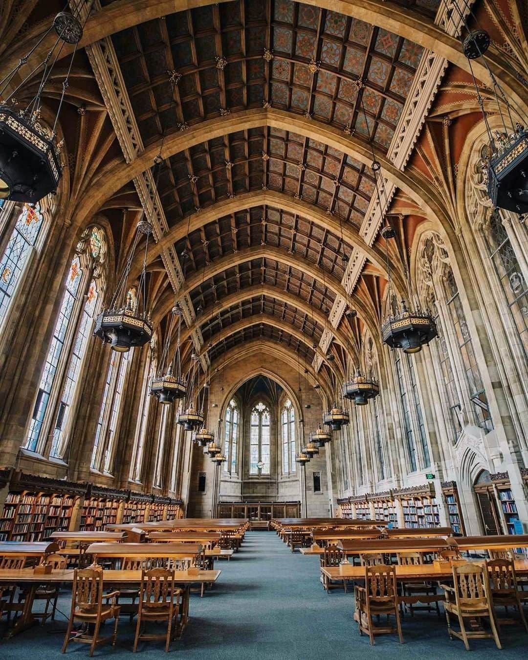 Travel + Leisureさんのインスタグラム写真 - (Travel + LeisureInstagram)「University of Washington has an idyllic setting, expert landscaping, and, in the case of the Suzzallo Library, stunning architecture. Get our full list of the most beautiful college libraries in America at the link in bio! #tlpicks courtesy of @lumadeline」5月29日 3時57分 - travelandleisure