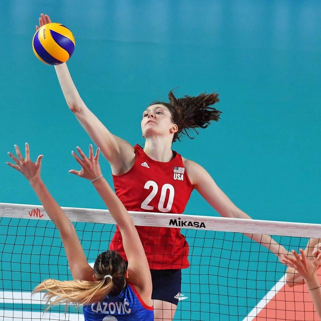 USA Volleyballさんのインスタグラム写真 - (USA VolleyballInstagram)「Annie Drews scored 22 points in leading @usavwnt to a 3-1 victory over #Serbia in @FIVBVolleyball #VNL. The Americans, now 4-0 in the VNL, meets host Italy on Wednesday. Recap on www.usavolleyball.org.」5月29日 3時57分 - usavolleyball