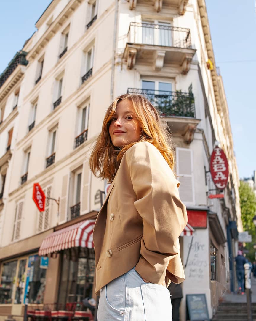 のインスタグラム：「When in doubt... eat that croissant 🥐 #pullandbearcommunity 📸 @dewerf @camilleyolaine」