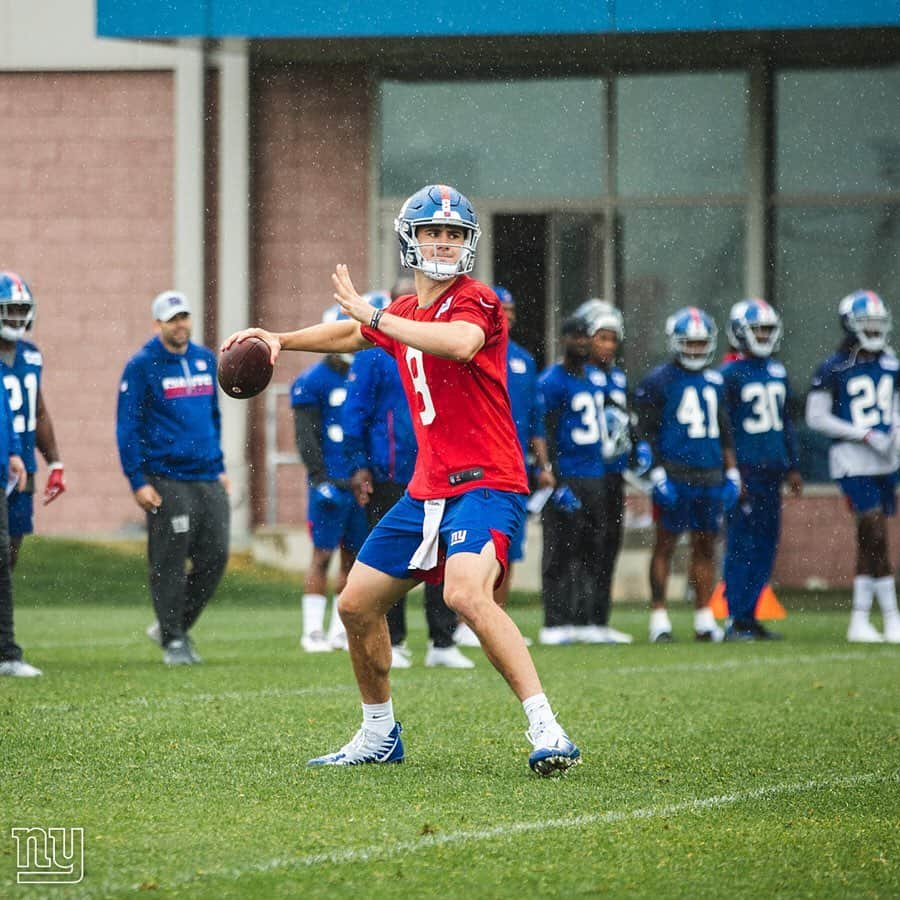 New York Giantsさんのインスタグラム写真 - (New York GiantsInstagram)「Back on that grind. 💪」5月29日 4時14分 - nygiants