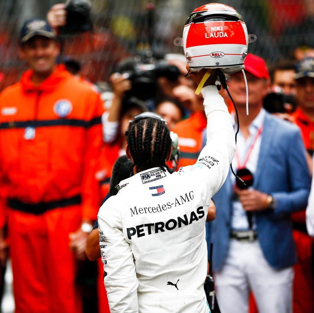 MERCEDES AMG PETRONASさんのインスタグラム写真 - (MERCEDES AMG PETRONASInstagram)「💬 “I wore Niki’s helmet colours and I didn't want to let him down. He was close to my heart, I was determined not to crack under the pressure.” - @lewishamilton. You did him proud, Champ 👊 • #MercedesAMGF1 #Mercedes #AMG #F1 #PETRONASmotorsports #LH44 #NikiLauda #MonacoGP」5月29日 4時07分 - mercedesamgf1