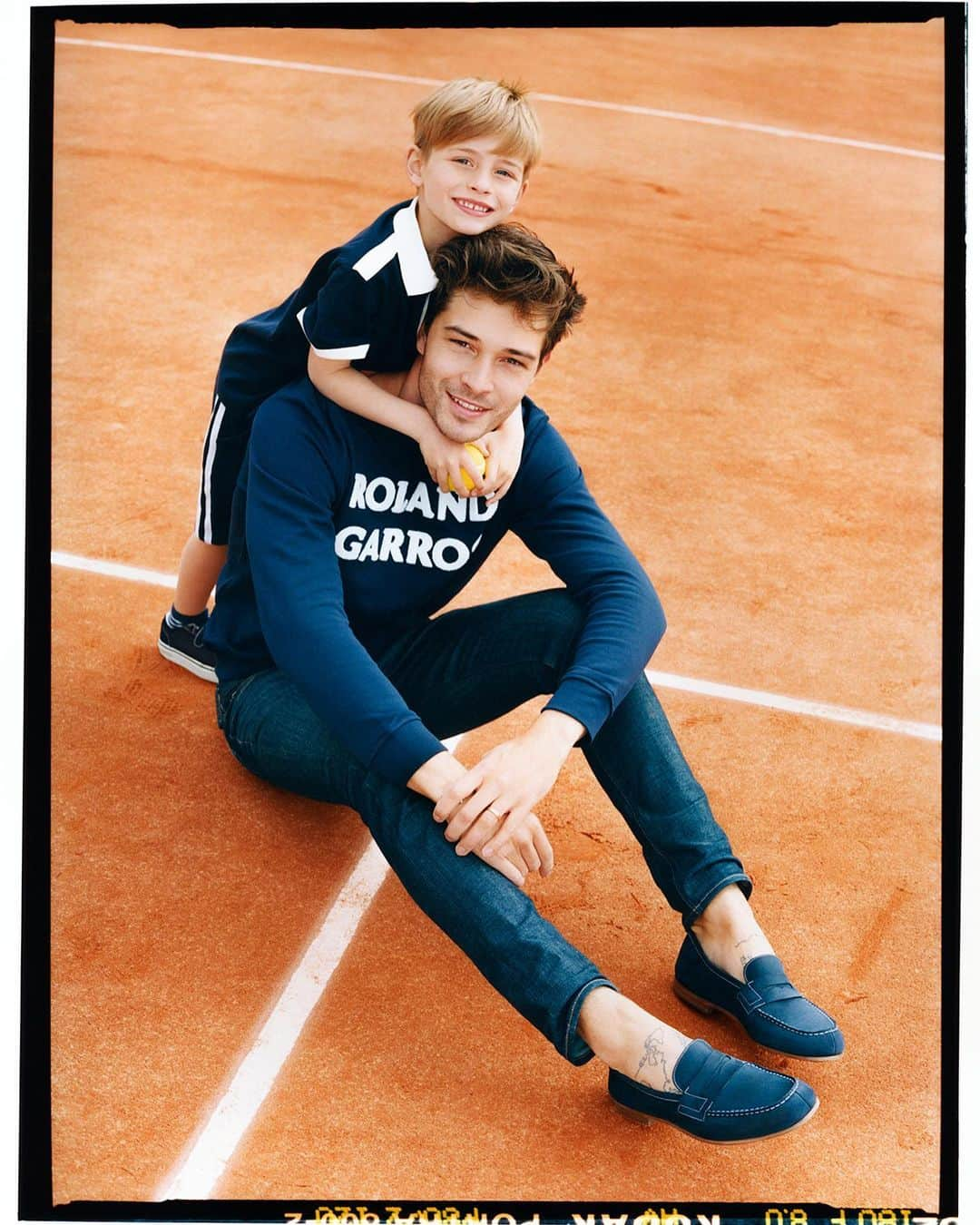 フランシスコ･ラチョースキーさんのインスタグラム写真 - (フランシスコ･ラチョースキーInstagram)「Proud to be with my son stepping on this legendary court of @rolandgarros 🎾 specially wearing the new limited edition J.M Weston X Roland Garros collaboration #JMWxRG #jmweston #rolandgarros #RG19」5月29日 4時12分 - chico_lachowski