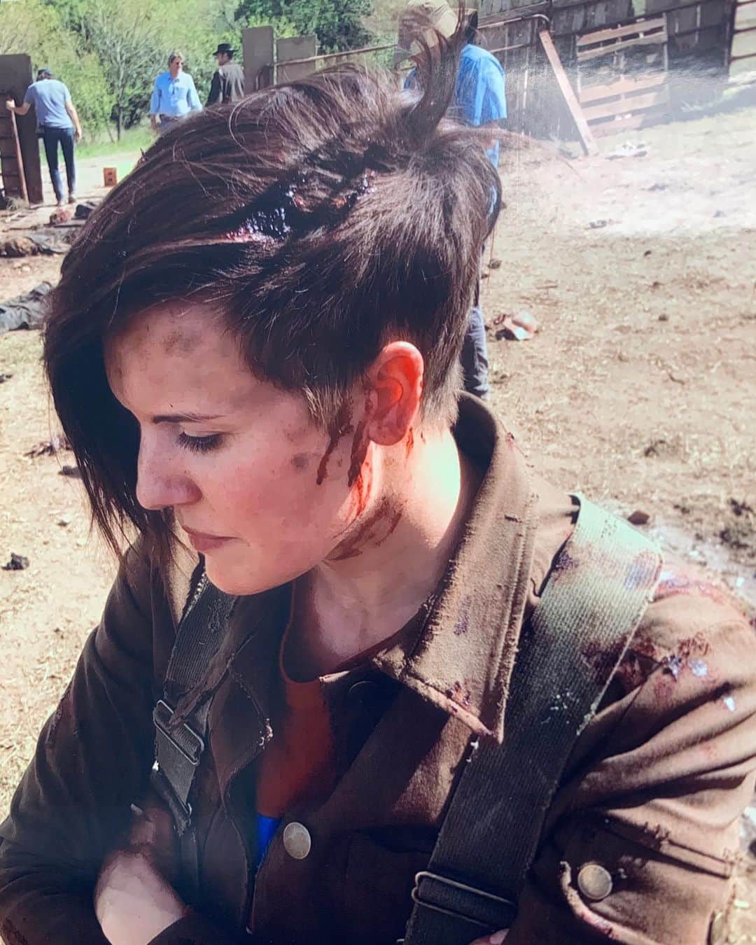マギー・グレイスのインスタグラム：「Oh they’re ALL great hair days around here . 🔪🥊#drip #nobodylikesadroopykitchen #tight」