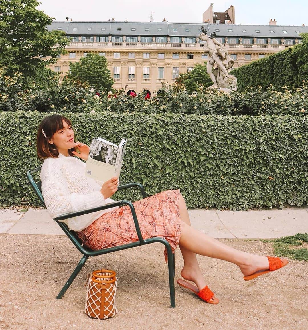 ALDO shoesさんのインスタグラム写真 - (ALDO shoesInstagram)「Just casually sitting here waiting for the sun. @irisdijkers nails the garden-party-look with raffia sandals Ybaolla and bucket bag Kardori. #AldoCrew #AldoShoes」5月29日 4時13分 - aldo_shoes