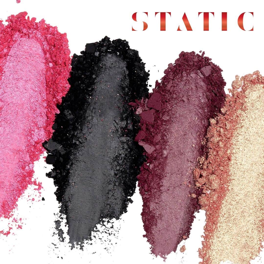 Motives Cosmeticsさんのインスタグラム写真 - (Motives CosmeticsInstagram)「What does Static mean to you? "I often feel like the only constant in life is change and that is what I feel this palette encourages us to do - evolve with an edge! Life is better when filled with passion and electricity. Why settle for mediocre (with our look or our life?!) when we can have exceptional! This palette is everything I normally wouldn't wear - yet it's become my go to anytime I'm taking the stage or wanting to feel that extra volt of electricity throughout my day. I've received compliments every single time I've worn this palette - which makes me feel good! I feel like a power player when I embrace the bold hues and pair with the pinks! It's all things feminine and edgy in one powerful palette!" - Lisa Martin」5月29日 4時25分 - motivescosmetics