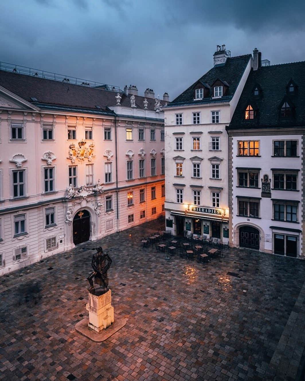 Wien | Viennaさんのインスタグラム写真 - (Wien | ViennaInstagram)「One of the most picturesque squares in Vienna - Judenplatz. It was the center of Jewish life in Vienna during the Middle Ages. Now, the Jewish Museum is located here and forms together with Rachel Whiteread's Memorial and the excavations of a medieval synagogue a unique unite of remembrance. ✨☔️ by @_samu_ #ViennaNow」5月29日 4時45分 - viennatouristboard