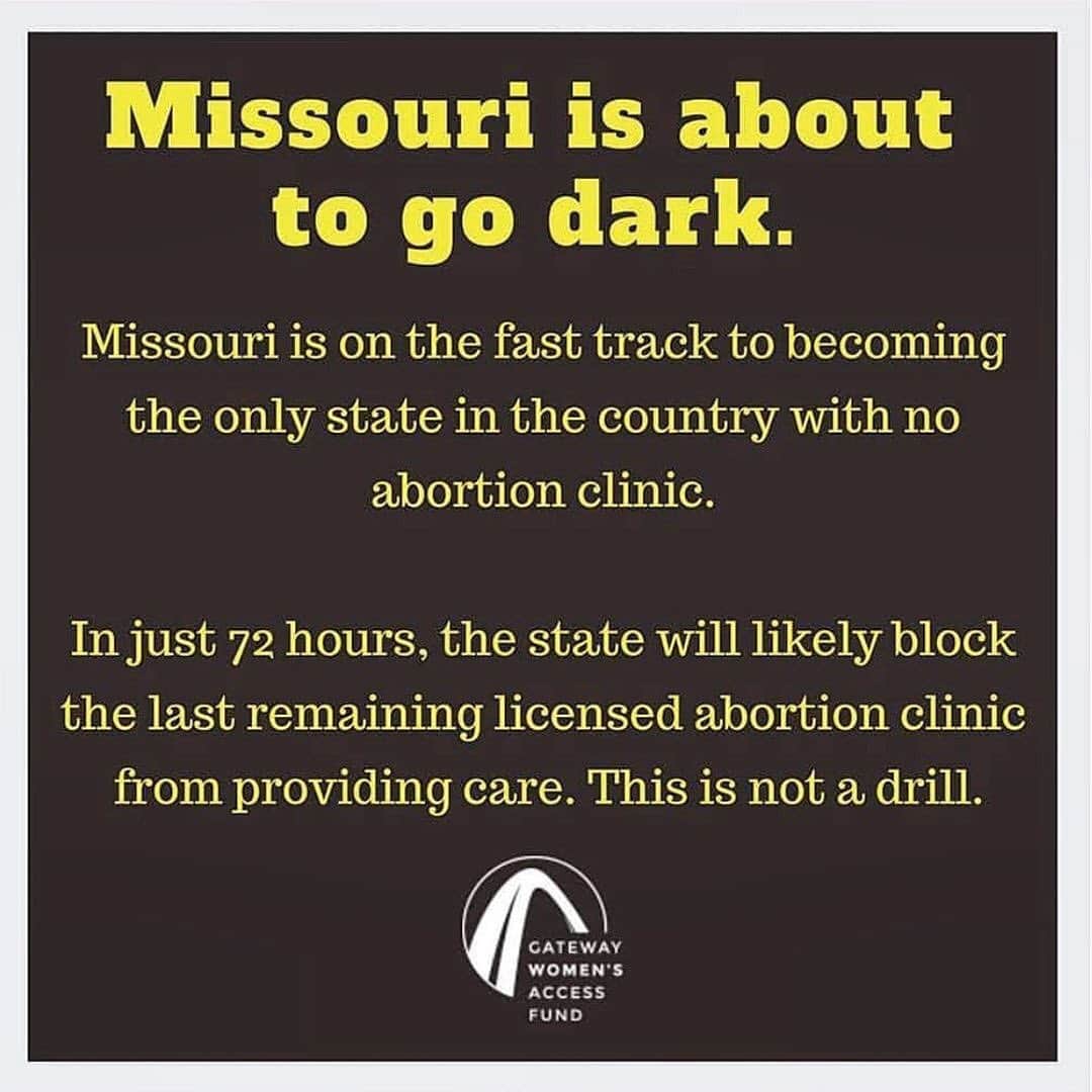 Kelly McCrearyさんのインスタグラム写真 - (Kelly McCrearyInstagram)「🚨🚨🚨 ACTION STEPS BELOW. 🚨🚨🚨 #repost @sarahsophief ・・・ BREAKING: MISSOURI AT RISK OF LOSING IT'S ONLY ABORTION PROVIDER IN IT'S STATE. THIS IS THE EPITOME OF AN "UNDUE BURDEN" AND IS THUS UNCONSTITUTIONAL.  Banning and criminalizing abortion is designed to specifically to disenfranchise poor, Black & Brown people. Designed specifically to force more white women to have babies. Designed to reinforce gender roles and keep women subservient to men. Designed to disenfranchise trans and non-binary people.  Designed specifically to maintain the status quo.  Missouri could become the first state in the country with NO health care center that provides abortions. This could happen in the next 72 hours.  If you are PISSED, here are a few actions:  1) DONATE to  GATEWAY WOMEN’S ACCESS FUND (@gwafund) : WHO PROVIDE FINANCIAL ASSISTANCE TO MISSOURI RESIDENTS WHO CANNOT AFFORD THE FULL COST OF ABORTION CARE. (LINK IN STORIES)  2) Missouri Residents:  Rally on Thursday at 11:30 pm CT in St. Louis:  Luther Ely Smith Park 11 N 4th St  Saint LouisMO  63102  3) Watch this space for more actions.  #gloriasteinem #stayhuman #keepshowingup #stopthebans #emergencyresponse」5月29日 4時47分 - seekellymccreary