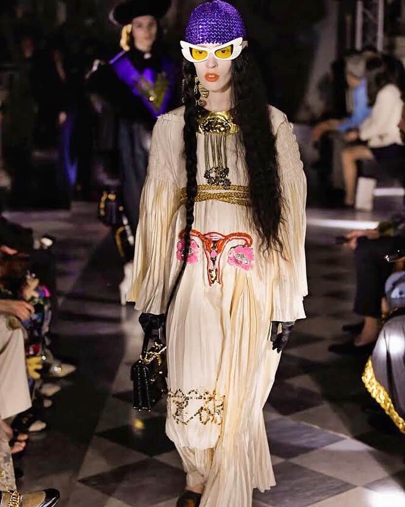 British Vogueさんのインスタグラム写真 - (British VogueInstagram)「“There is a strong reference to the 1970s because in this time women, through what they wore, freed themselves of everything enforced on them from previous centuries.” #AlessandroMichele’s @Gucci Cruise collection was presented this evening at the Capitoline Museums in Rome, with a number of looks carrying strong statements such as dresses with embroidered ovaries, plus jackets and tees emblazoned with the words ‘My Body, My Choice’. The show also boasted a starry front row, with both #HarryStyles and #EltonJohn in attendance. Click the link in bio to see every look from the collection. #GucciCruise20」5月29日 5時06分 - britishvogue